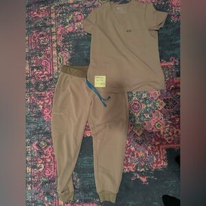 FIGS Sandstone Scrub Set